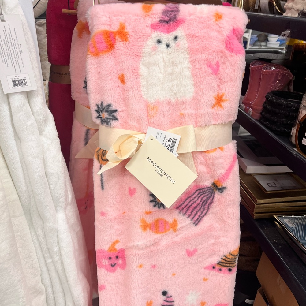 Pink ghost halloween blanket